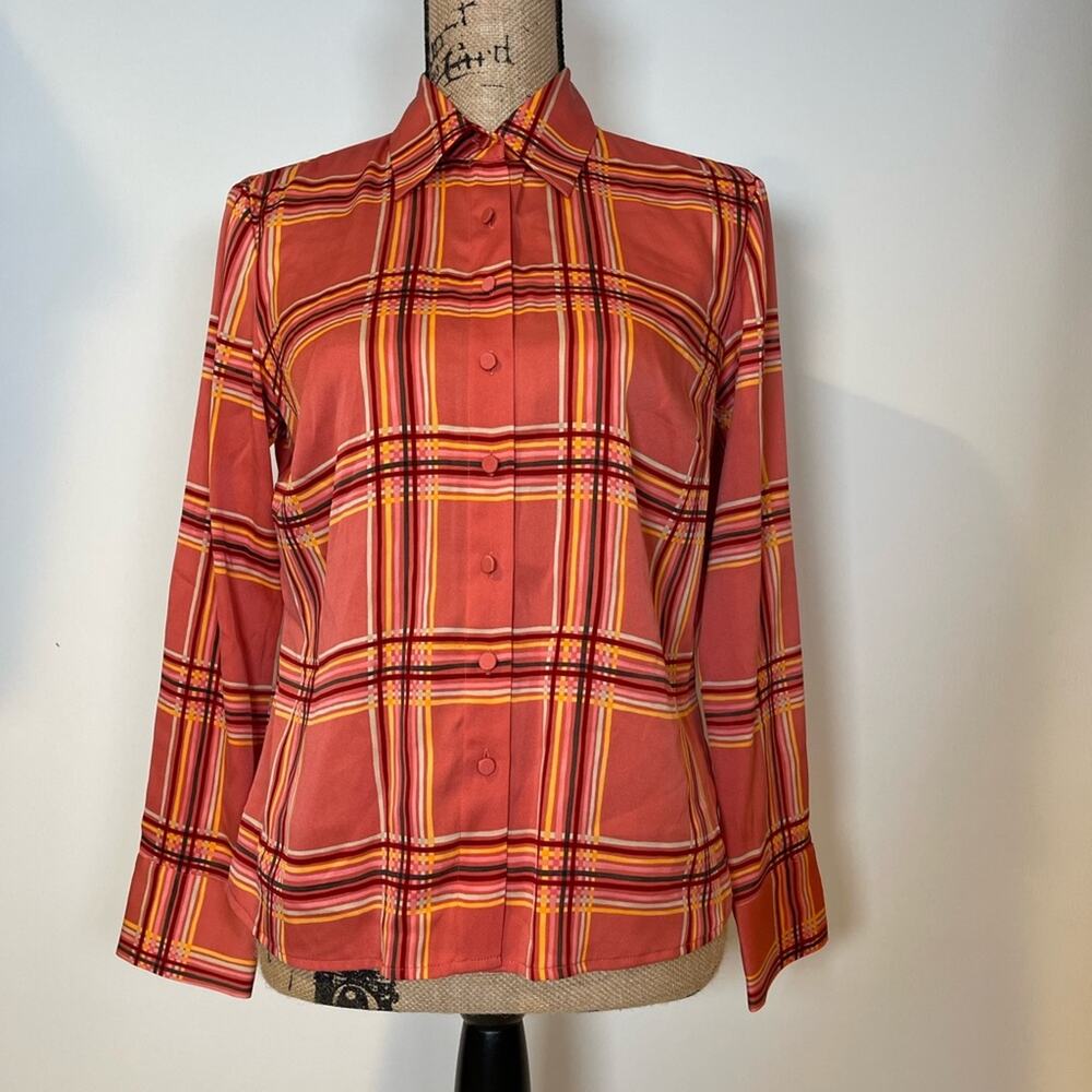 Talbots Petites Stretch Button Up Blouse. 95% Silk, 5% Lycra/Spandex. Size 6.